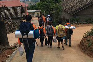 我公司員工積極參與貧困山區(qū)獻(xiàn)愛(ài)心活動(dòng)