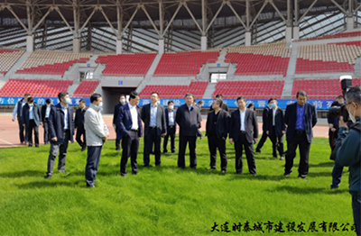 為承辦好足球相關(guān)賽事 大連普灣體育場、大連市青少年足球訓(xùn)練基地 積極進(jìn)行升級改造工作